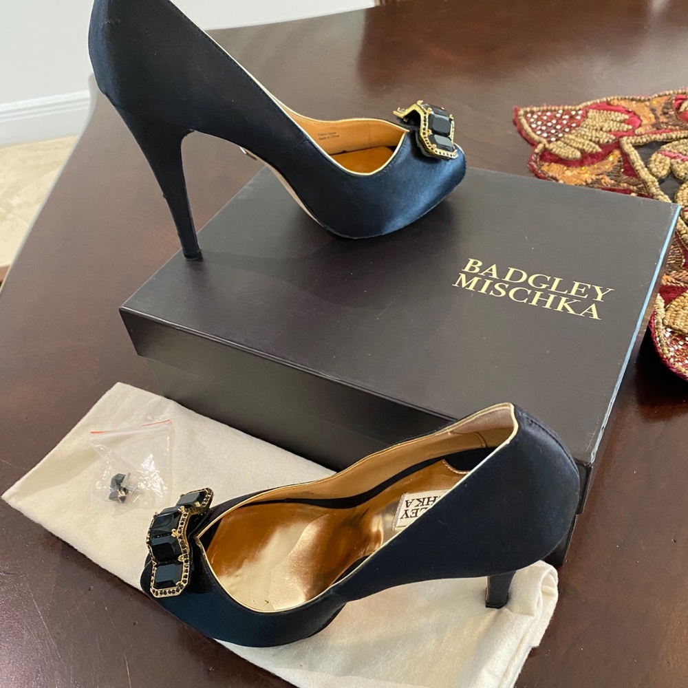 Bradgley Mischka black satin pumps